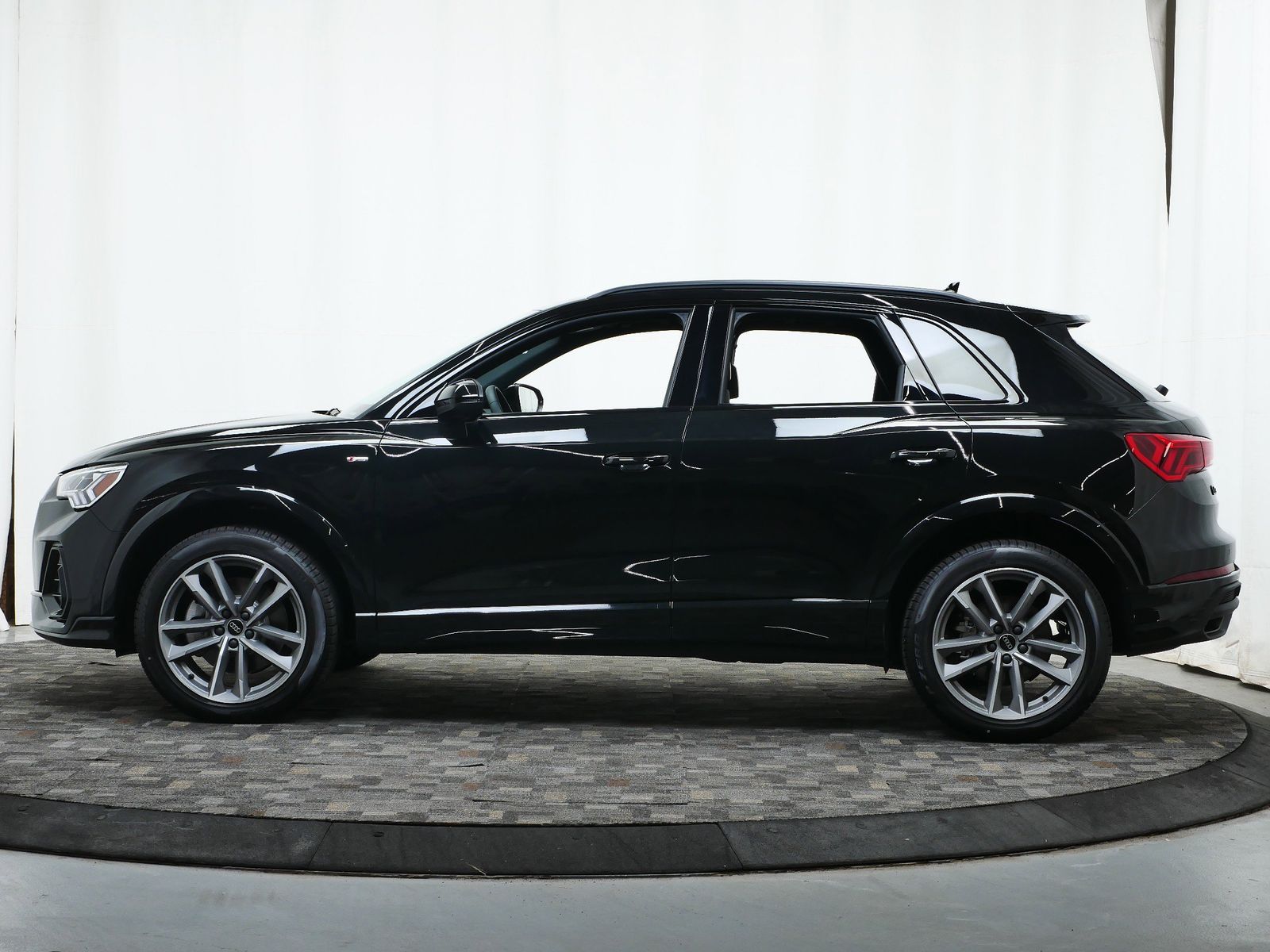 Thumbnail: 2025 Audi Q3 - 3