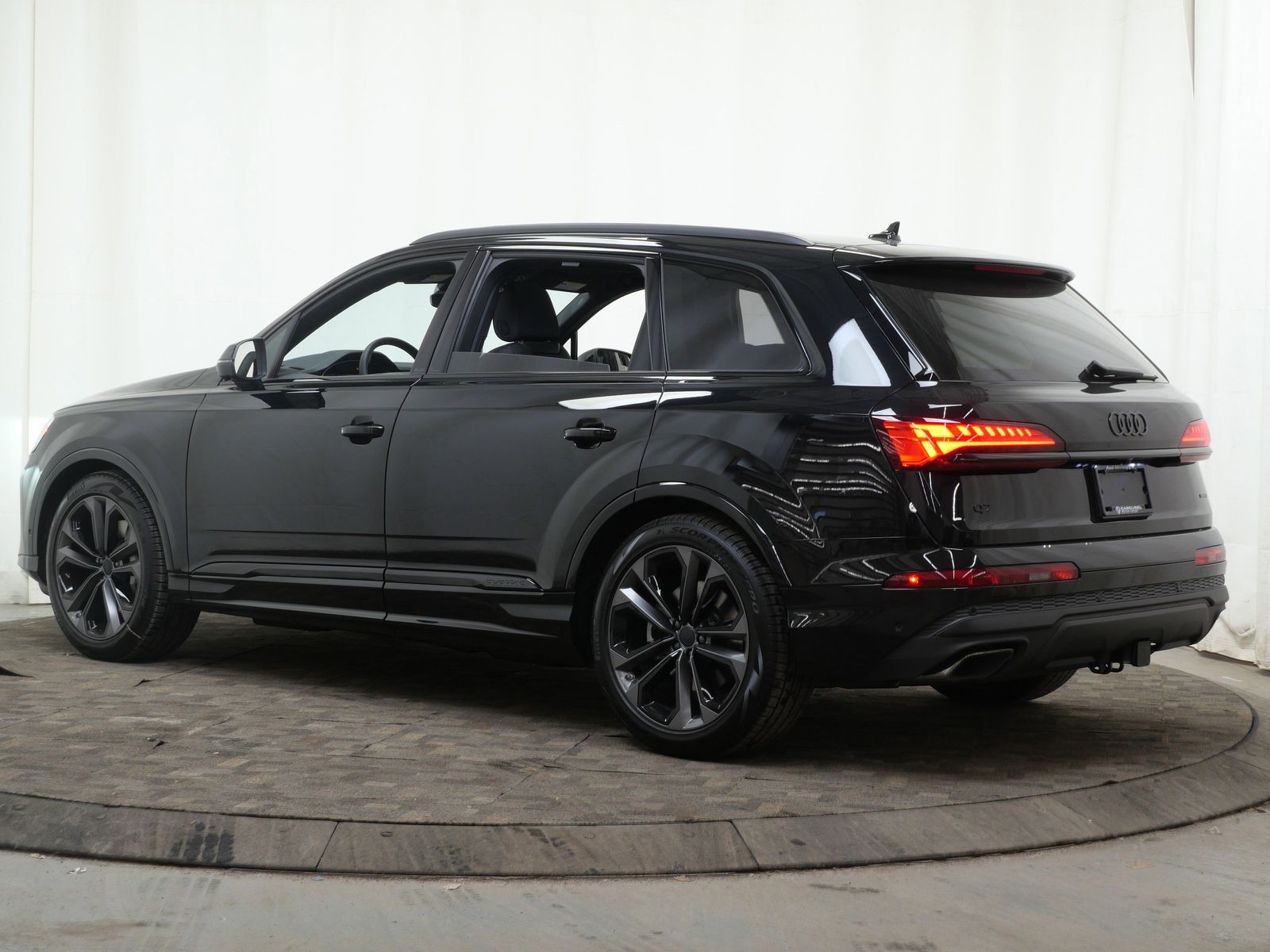 Thumbnail: 2026 Audi Q7 - 4