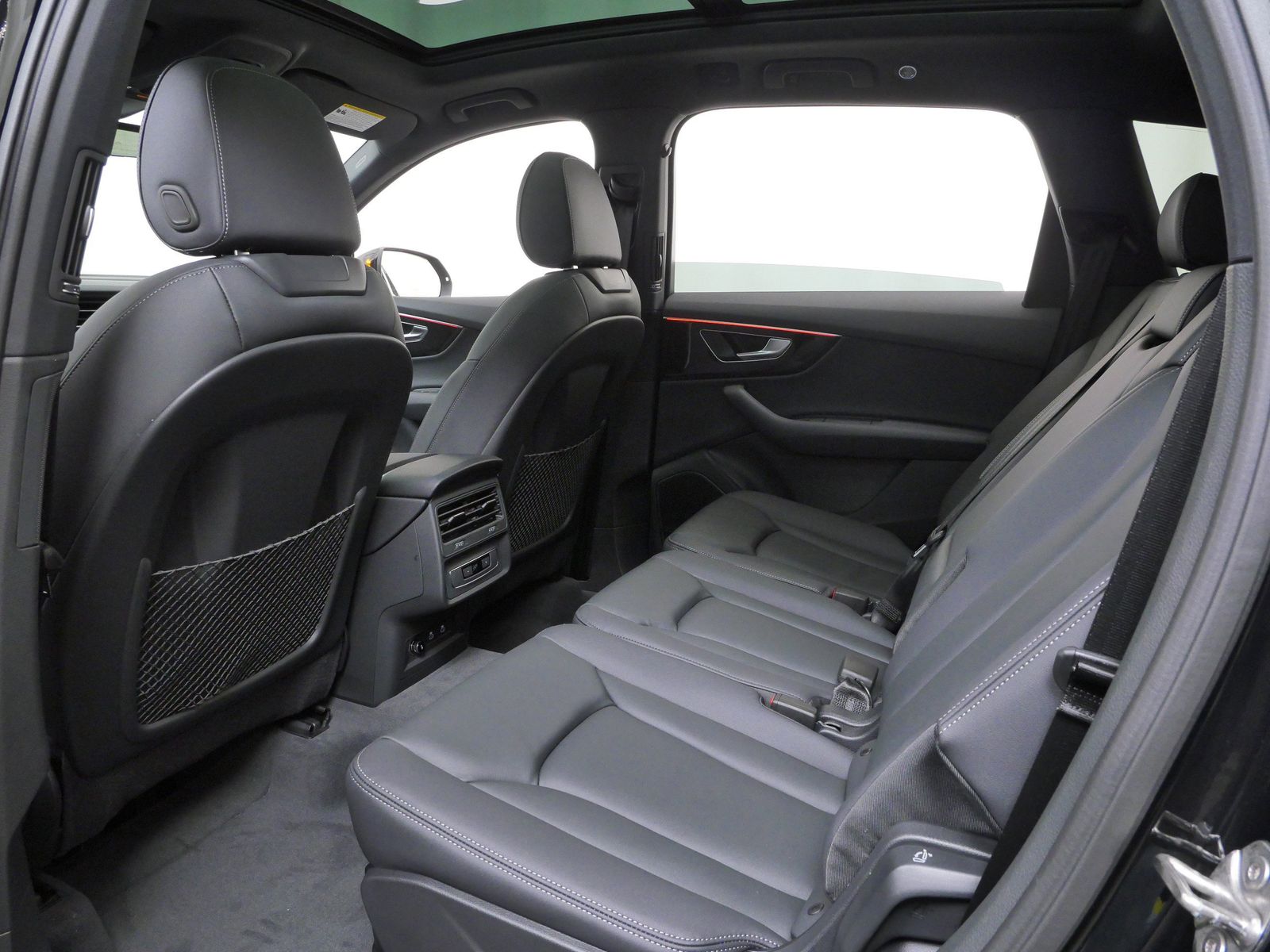 Thumbnail: 2026 Audi Q7 - 13