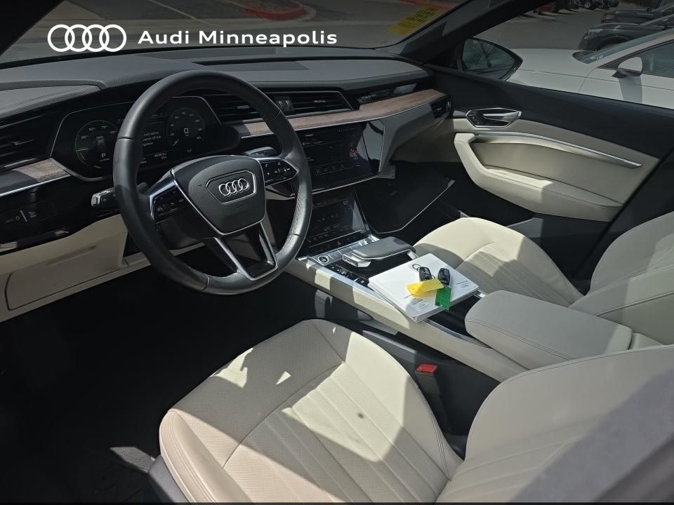 Thumbnail: 2024 Audi Q8 e-tron - 2