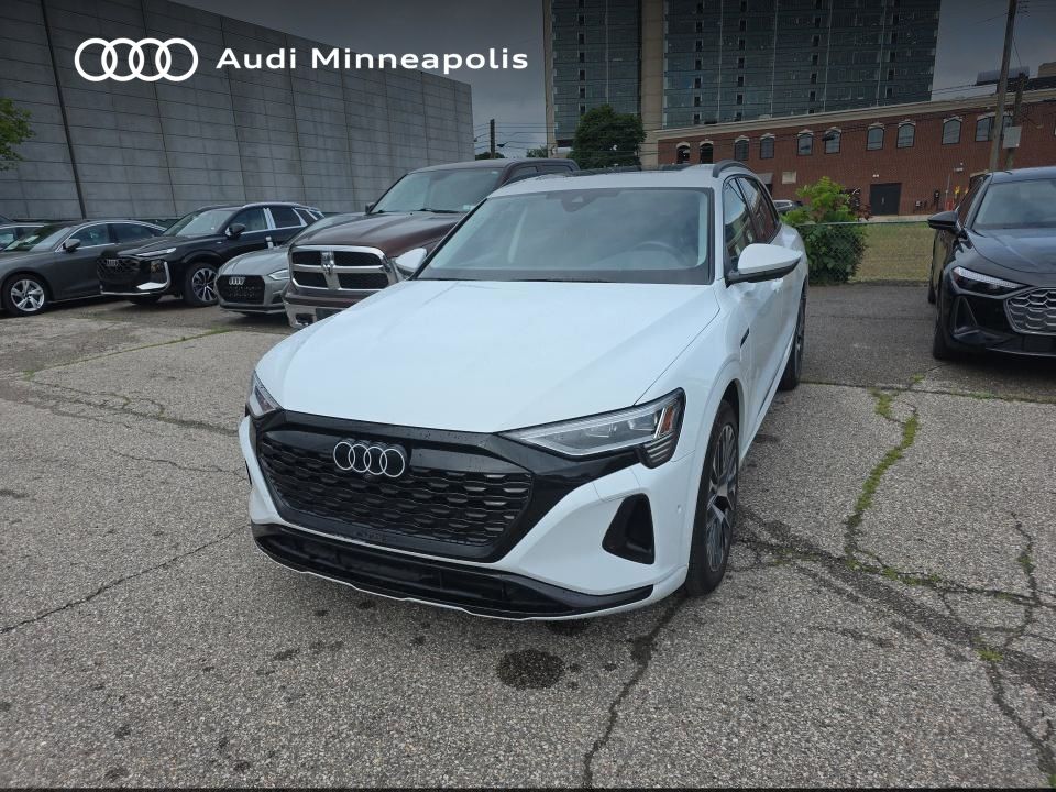 Thumbnail: 2024 Audi Q8 e-tron - 3
