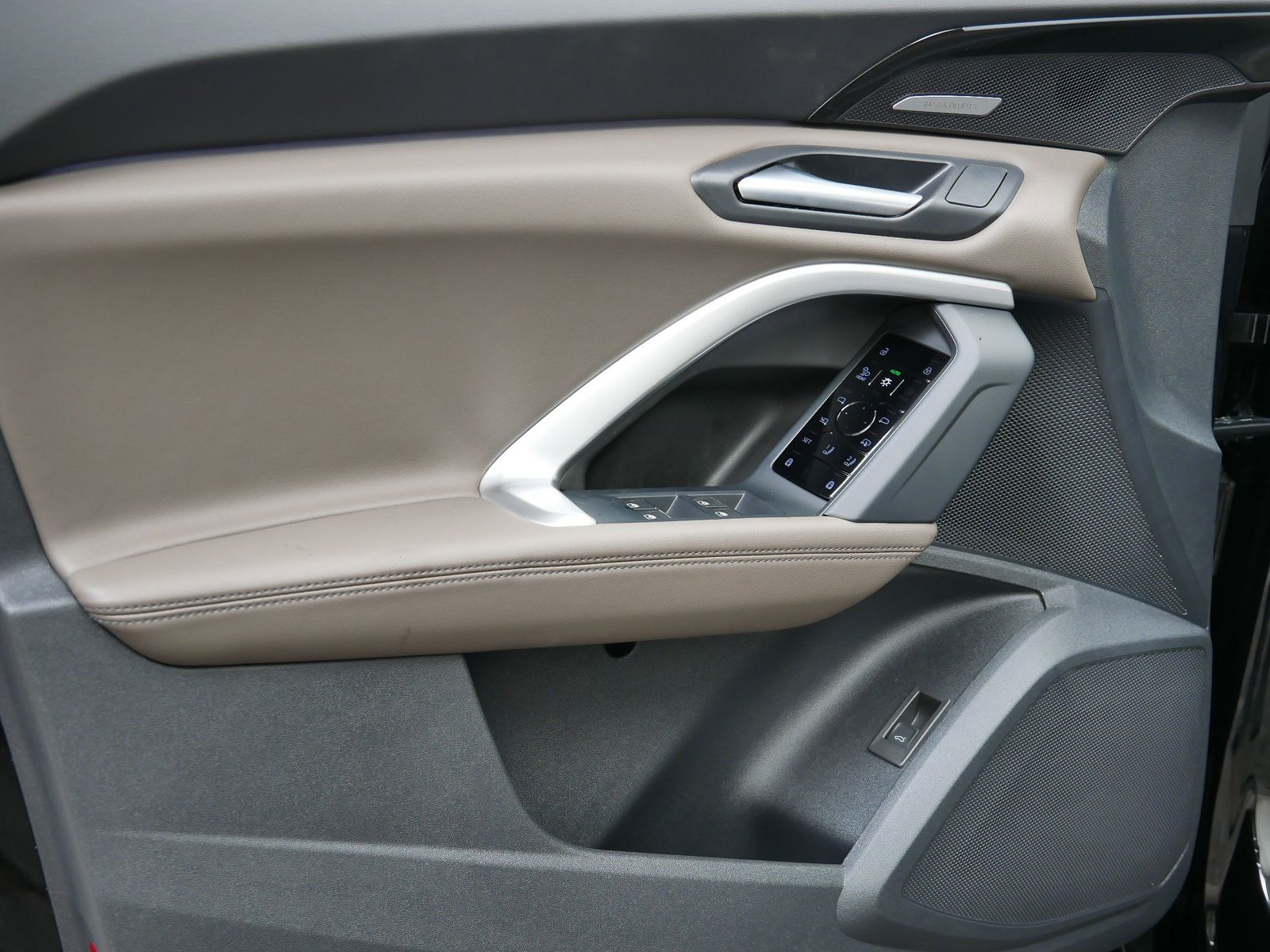 Thumbnail: 2025 Audi Q5 - 10