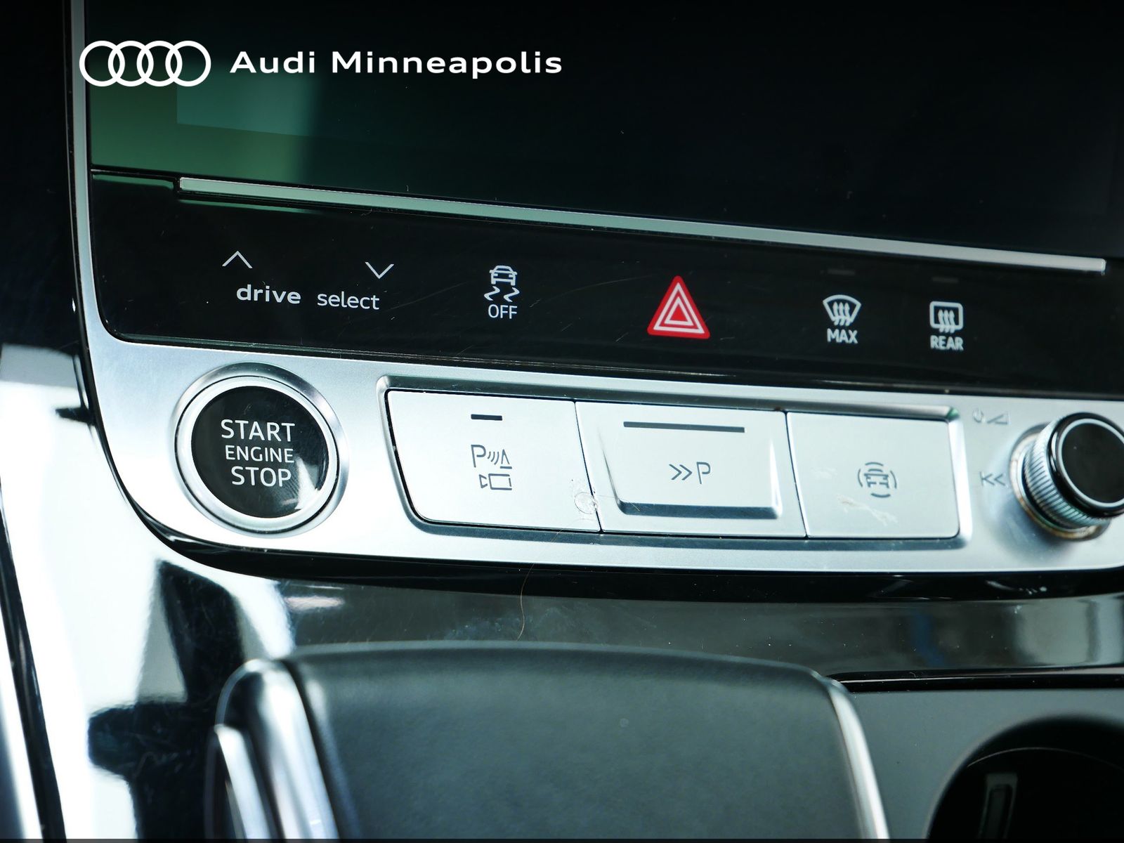 Thumbnail: 2023 Audi Q8 - 27