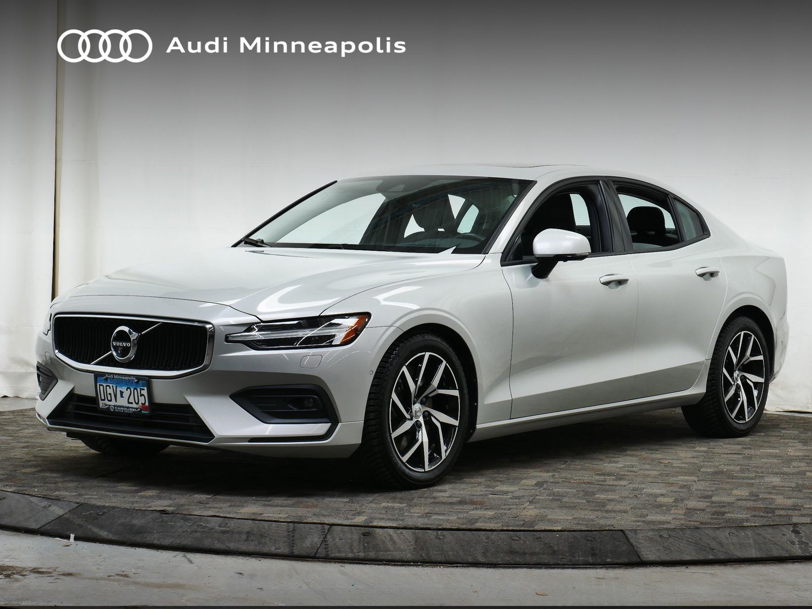 2019 Volvo S60 T6 Momentum -
                  Golden Valley, MN