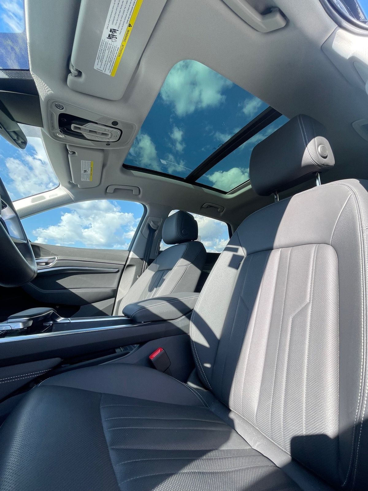 Thumbnail: 2023 Audi e-tron - 8