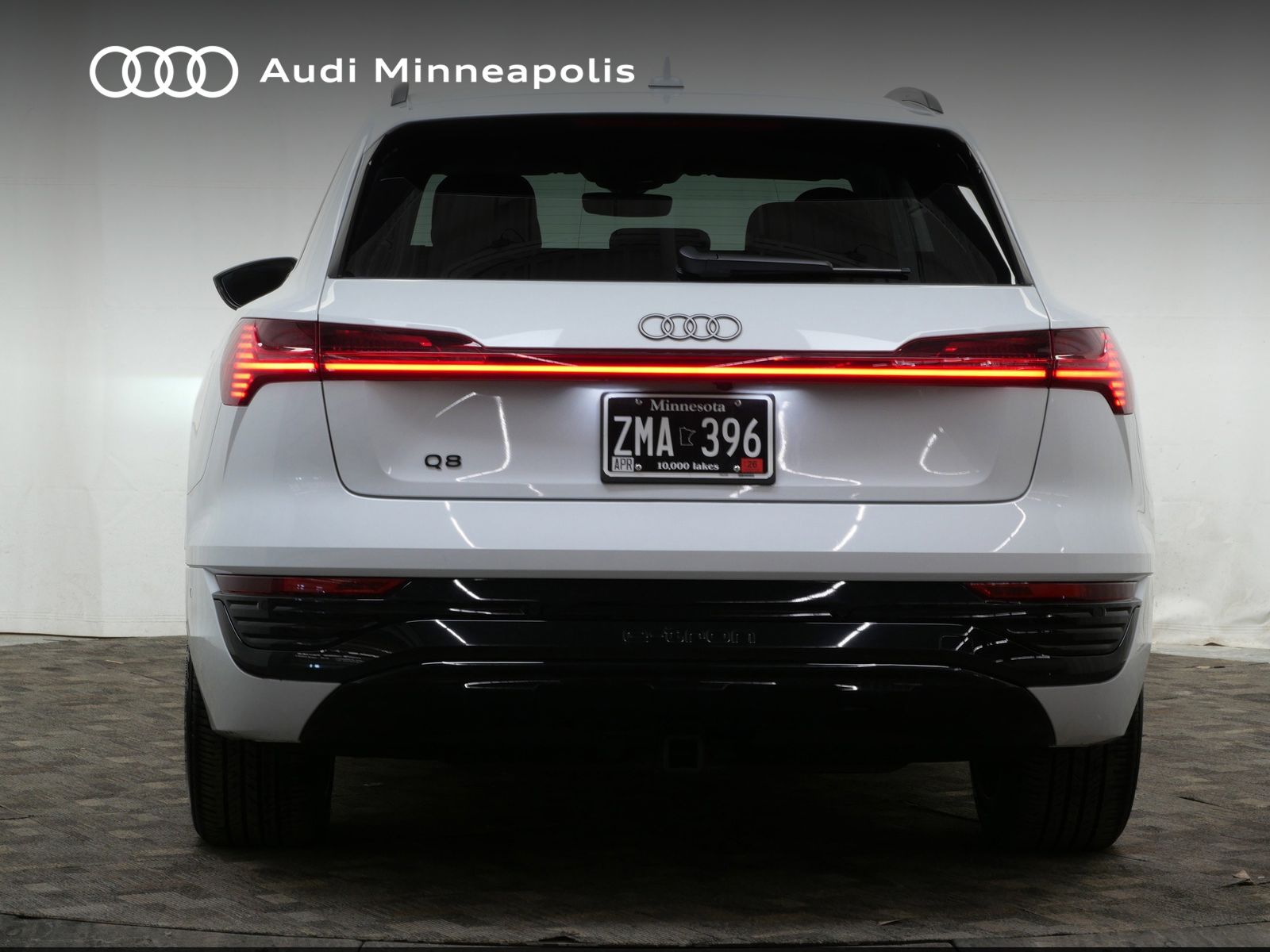 Thumbnail: 2024 Audi Q8 e-tron - 7