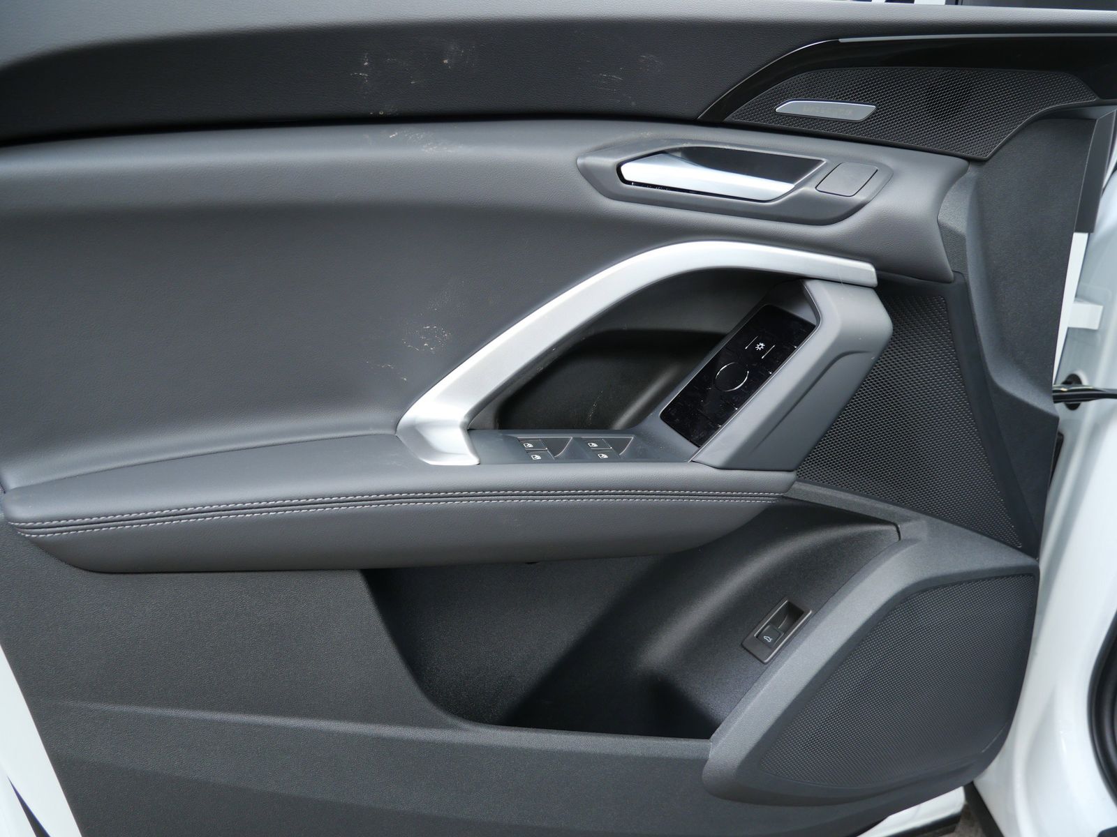 Thumbnail: 2025 Audi Q5 - 10