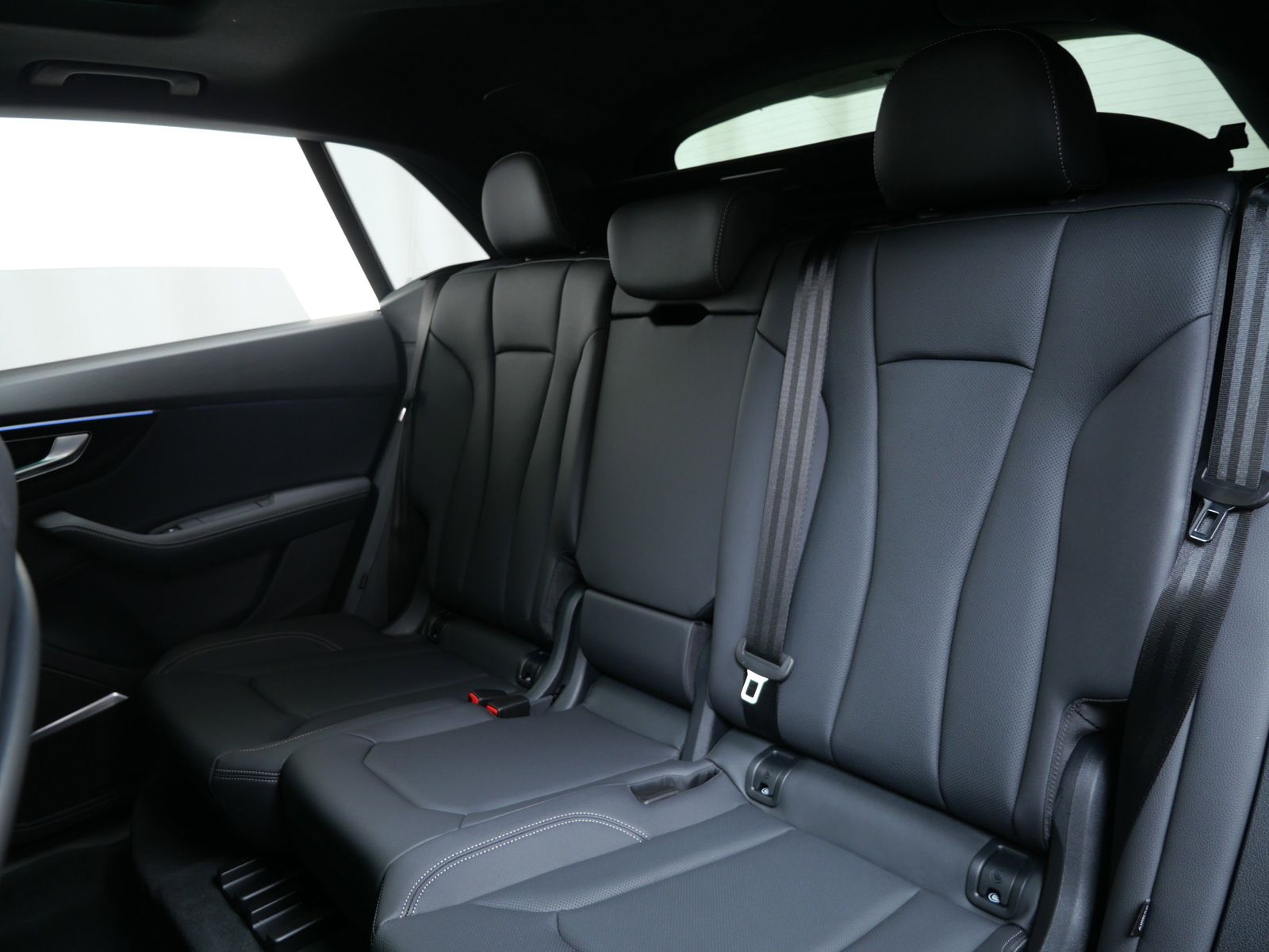 Thumbnail: 2026 Audi Q8 - 13