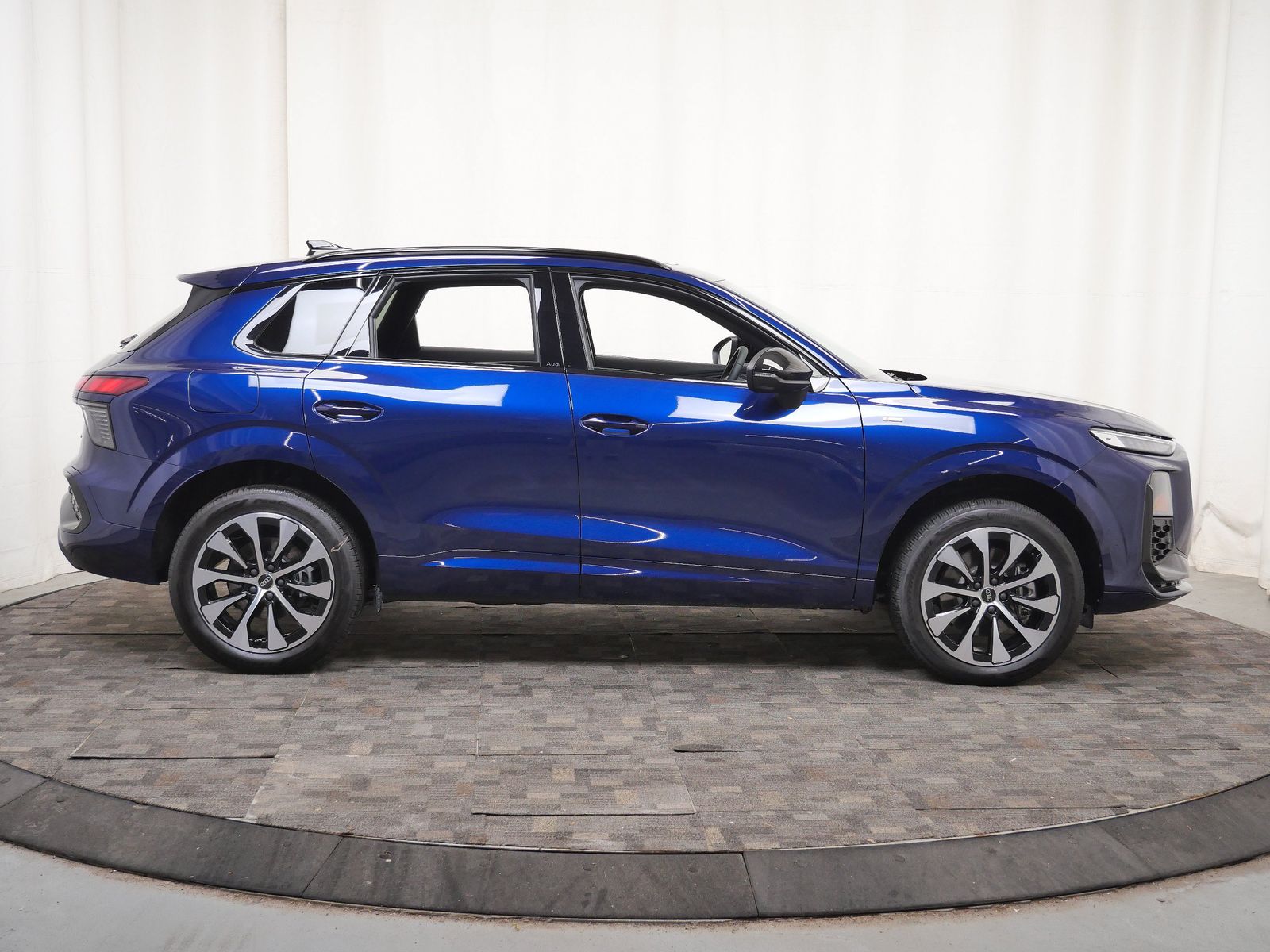 Thumbnail: 2026 Audi Q3 - 7