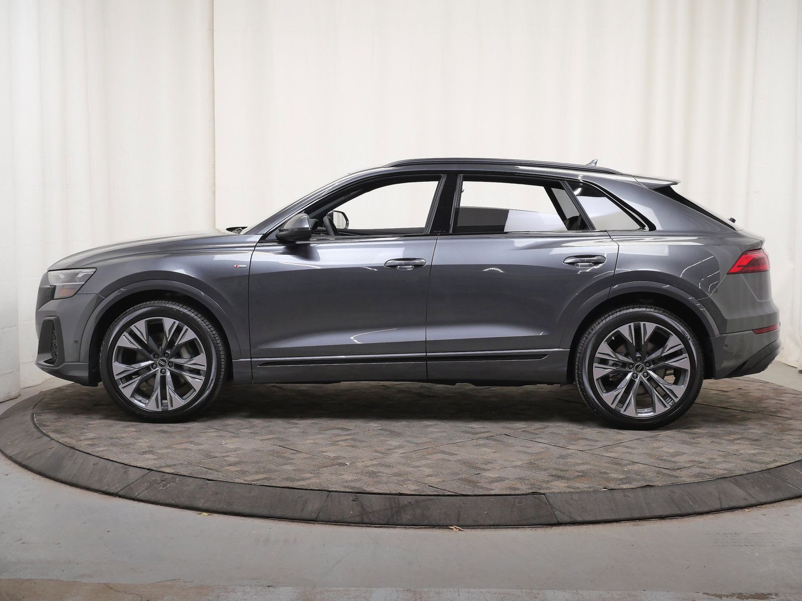 Thumbnail: 2026 Audi Q8 - 3