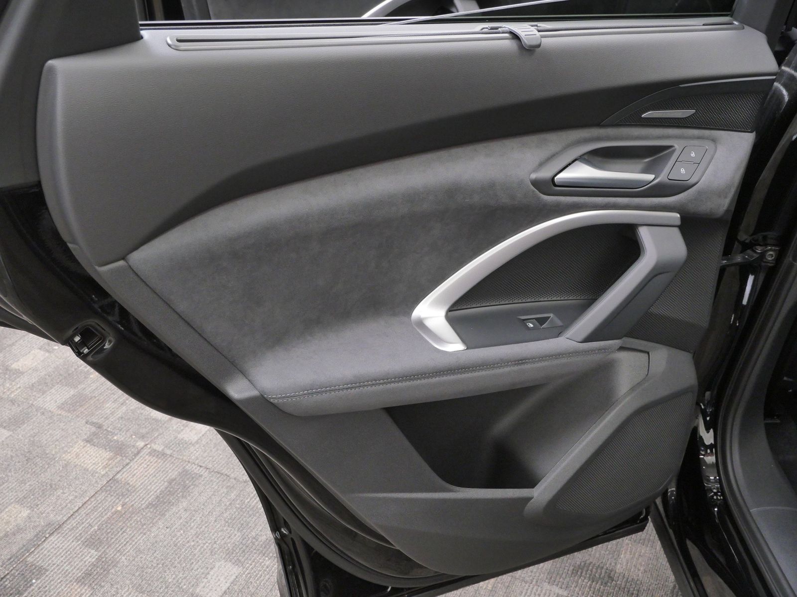 Thumbnail: 2026 Audi SQ5 - 12