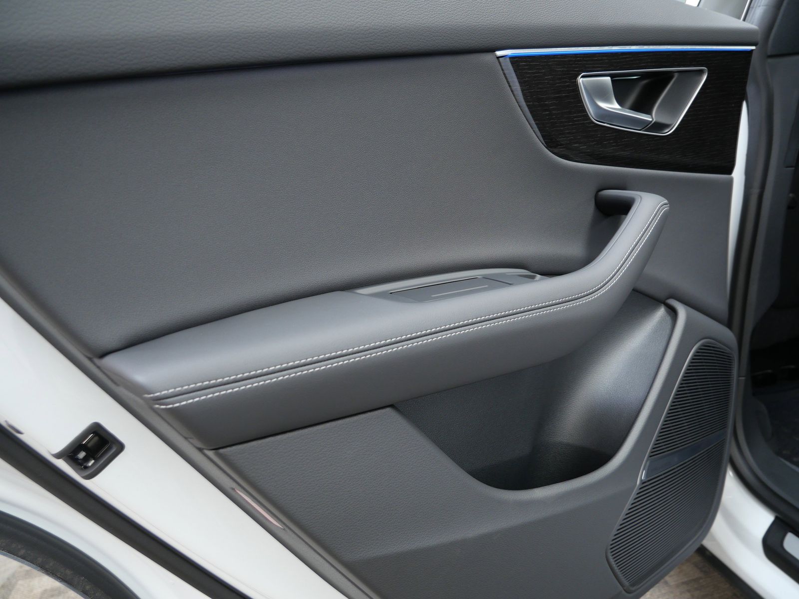 Thumbnail: 2026 Audi Q8 - 12