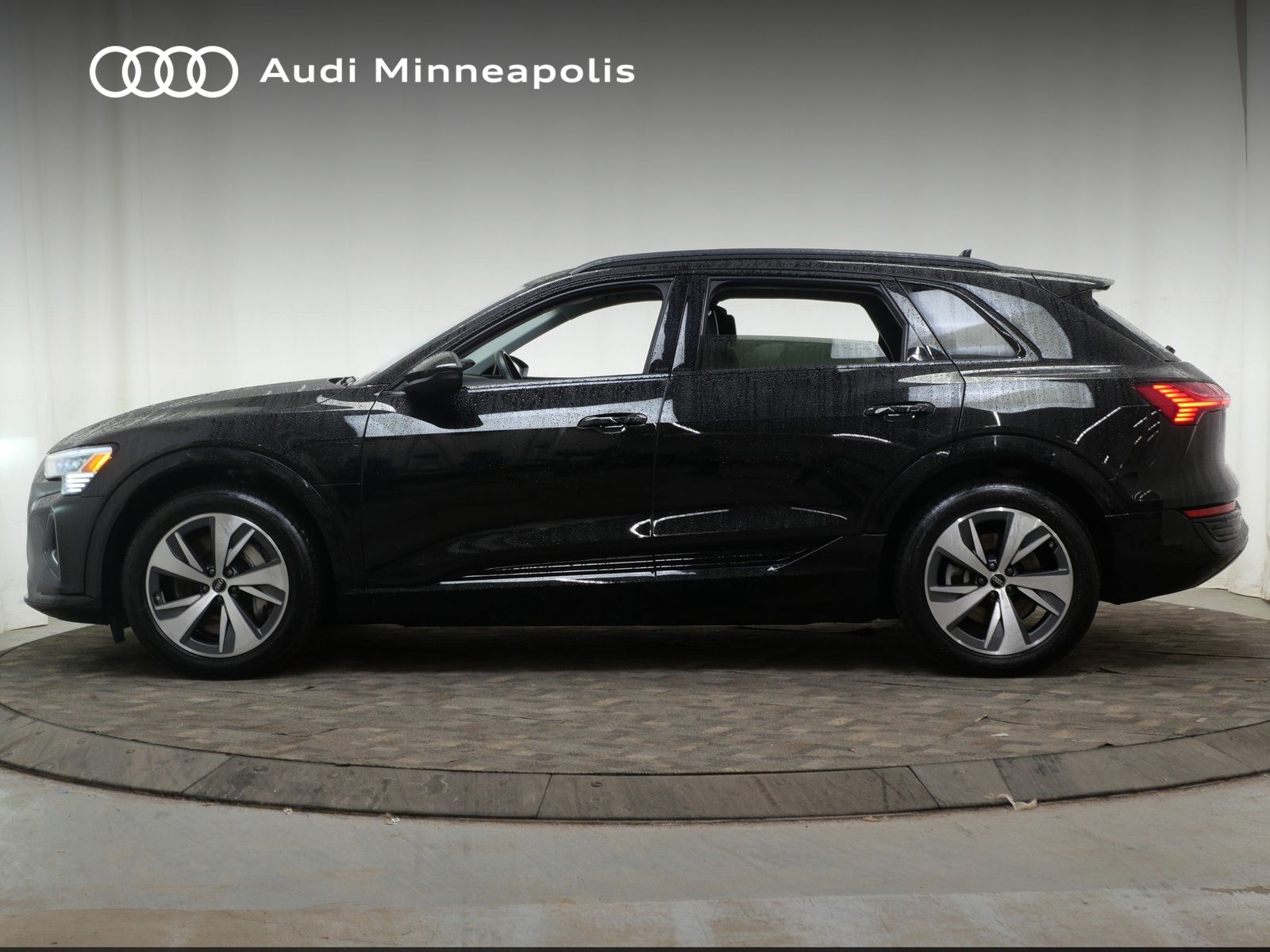 Thumbnail: 2024 Audi Q8 e-tron - 3