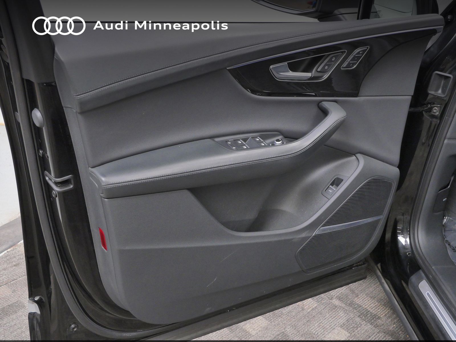 Thumbnail: 2023 Audi Q7 - 13