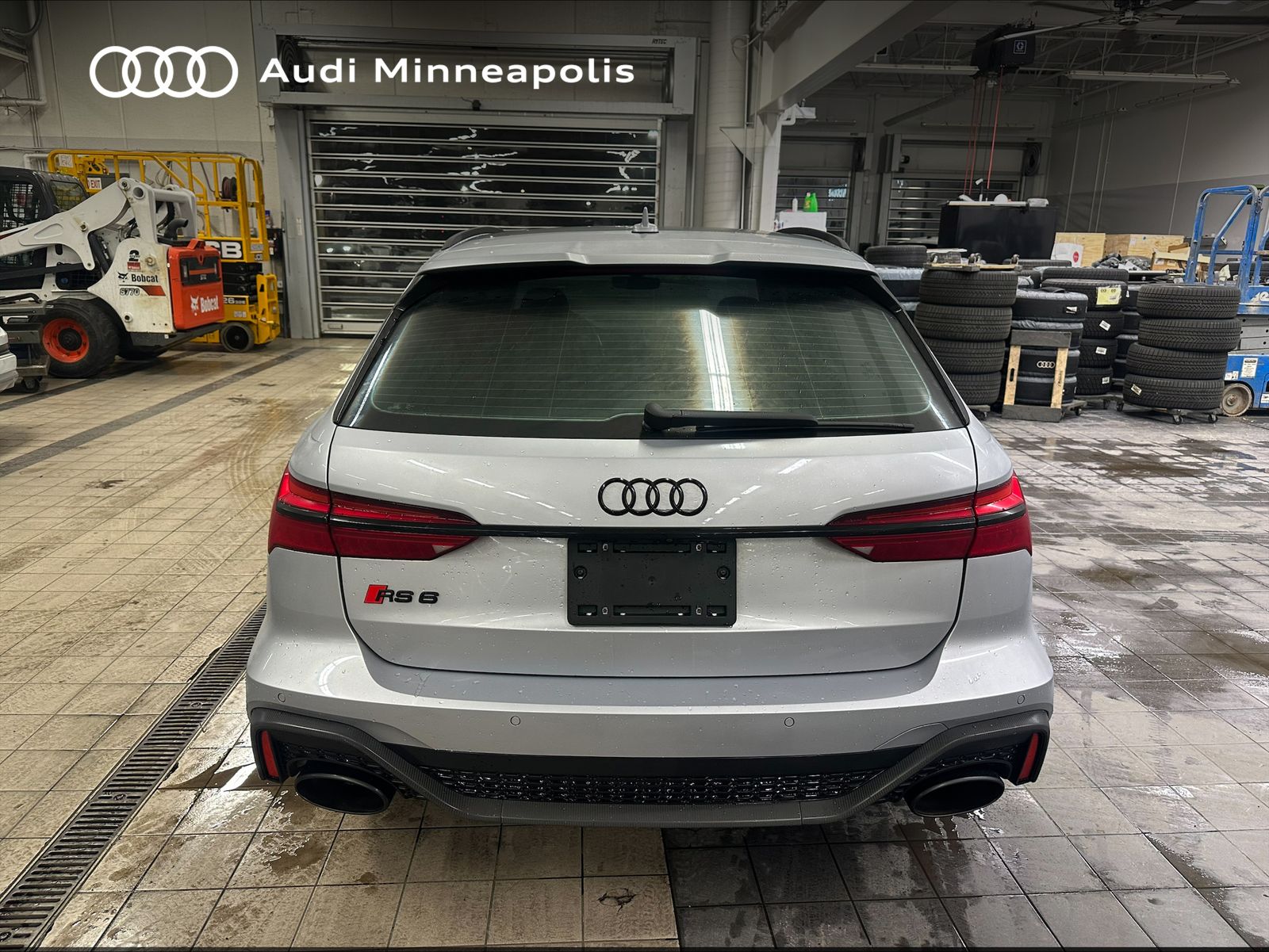 Thumbnail: 2025 Audi RS 6 - 9