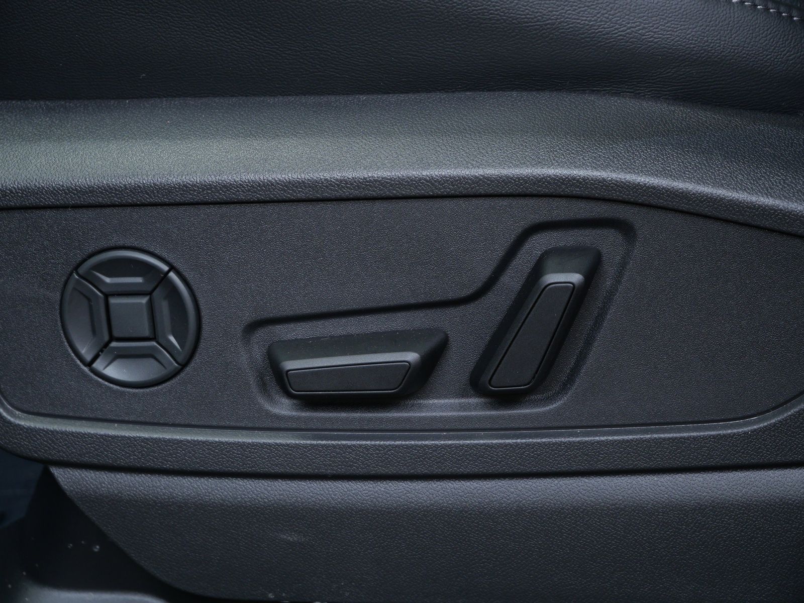 Thumbnail: 2025 Audi Q5 - 11