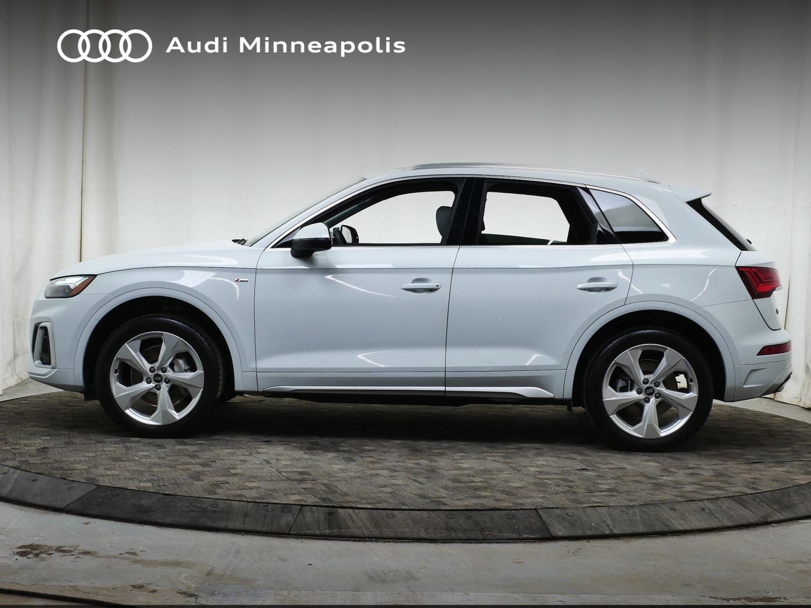Thumbnail: 2023 Audi Q5 - 3