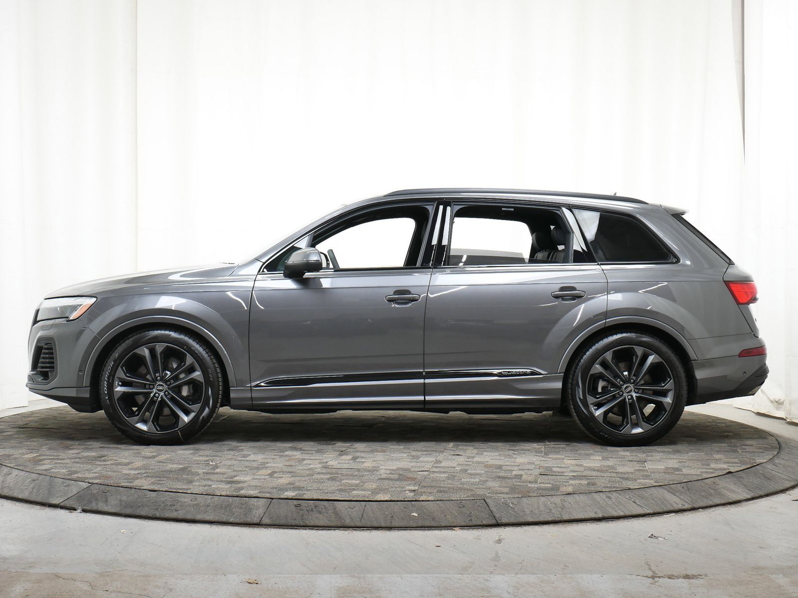 Thumbnail: 2026 Audi Q7 - 3