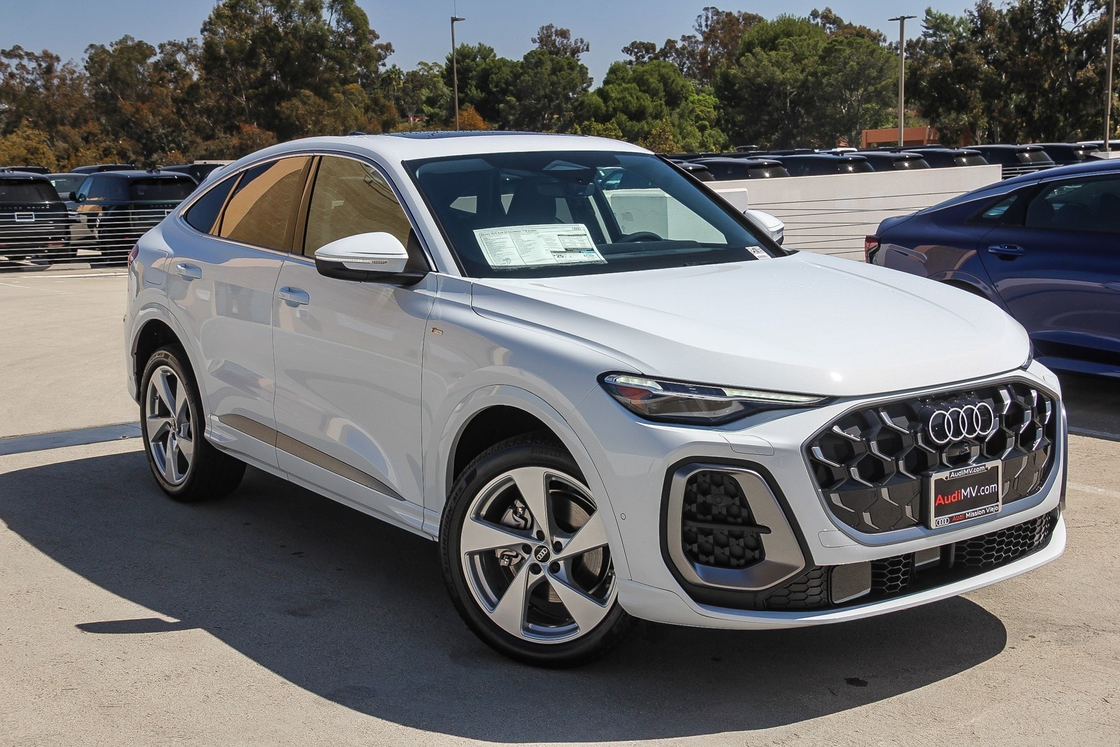 Glacier White MET 2025 Audi Q5 Sportback Sedan All-Wheel Drive Automatic