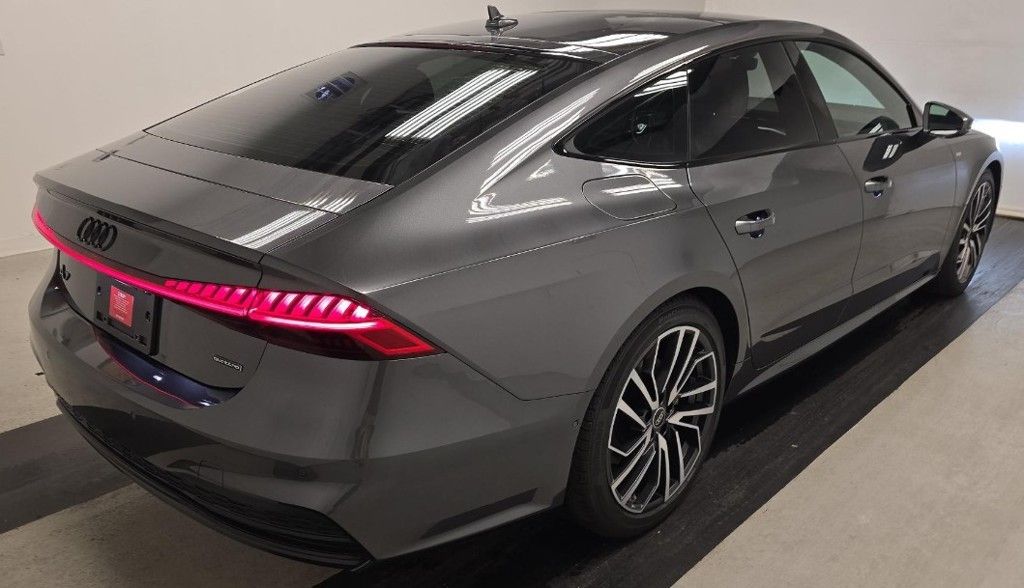 2024 Audi A7 55 Premium Plus photo 3