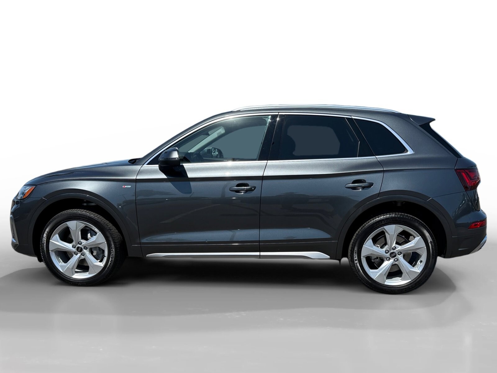 2025 Audi Q5 45 S line Premium Plus photo 2