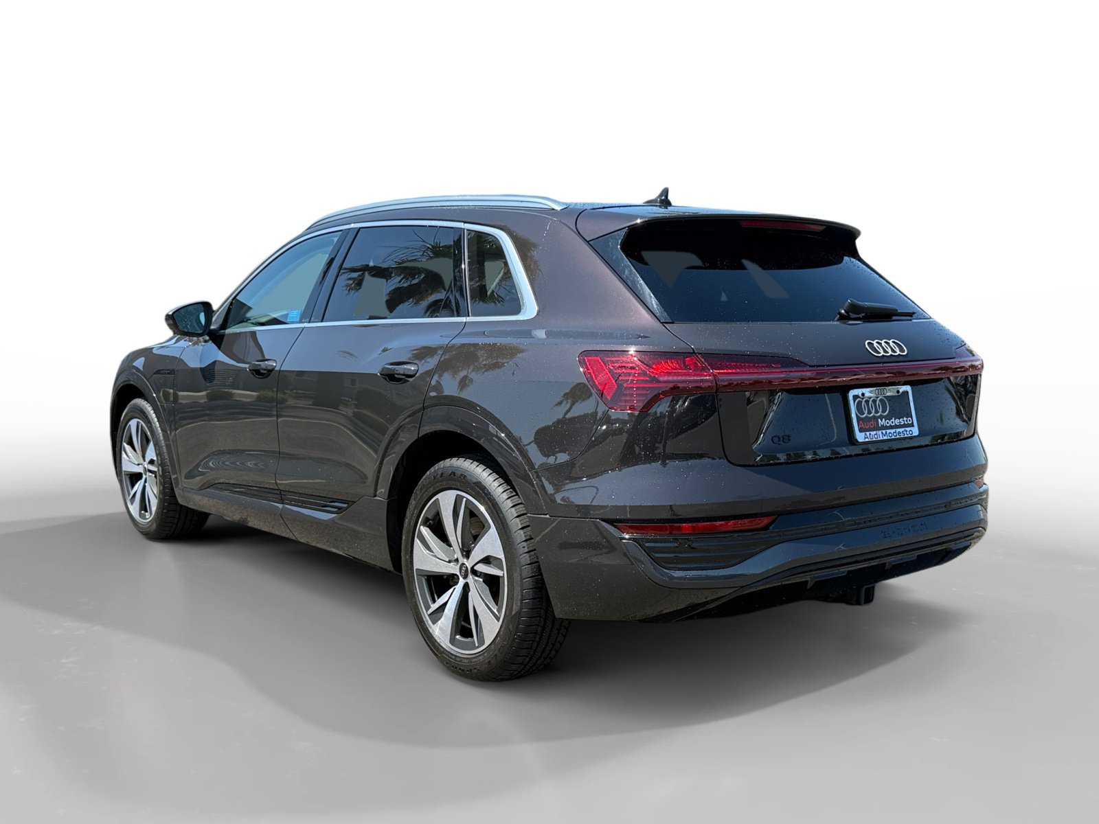 2024 Audi Q8 E-tron Prestige photo 3