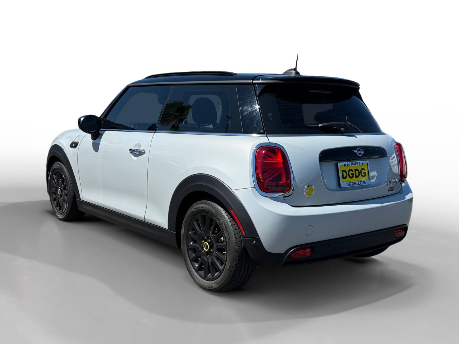 2023 Mini Cooper Hardtop SE photo 3