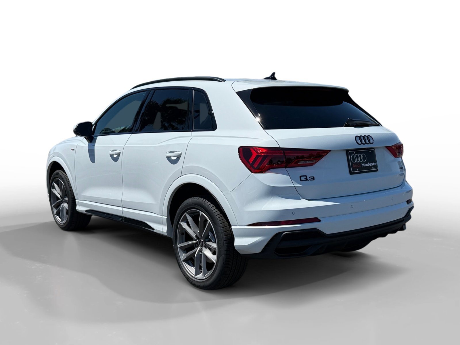 2025 Audi Q3 45 TFSI S line Premium photo 3