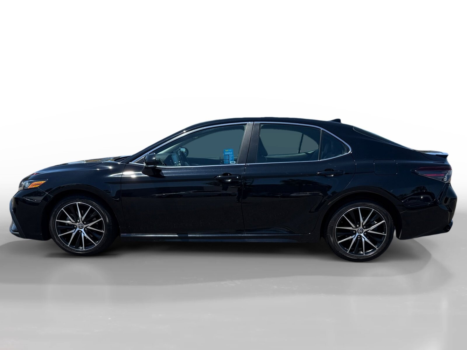 2023 Toyota Camry SE photo 2