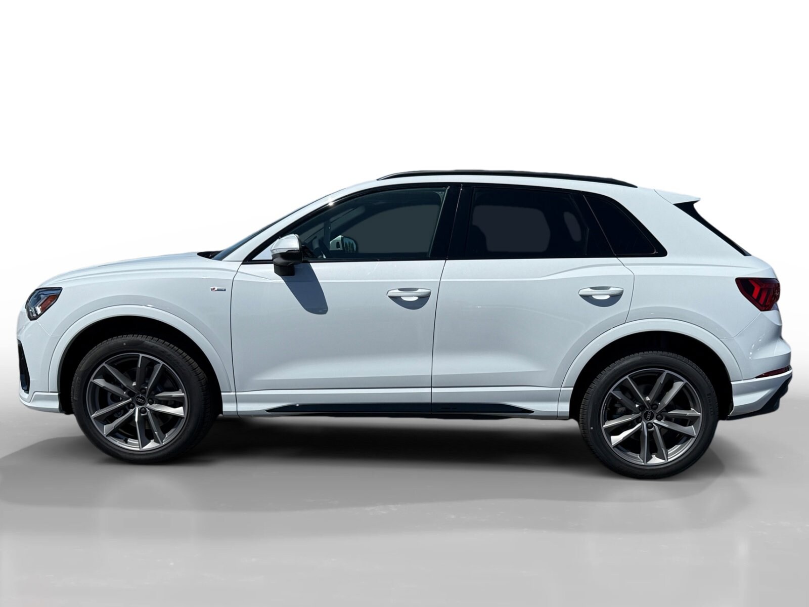 2025 Audi Q3 45 TFSI S line Premium photo 2