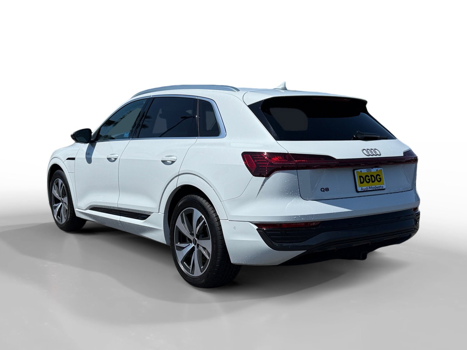 2024 Audi Q8 E-tron Prestige photo 3