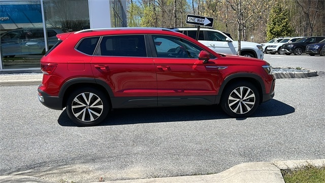 Used 2023 Volkswagen Taos SE with VIN 3VVNX7B24PM341189 for sale in Mohegan Lake, NY