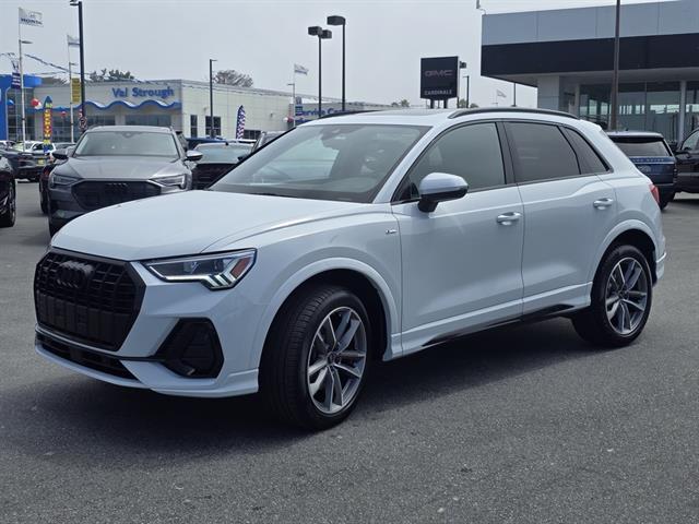 2025 Audi Q3 S line Premium 45 TFSI photo 4