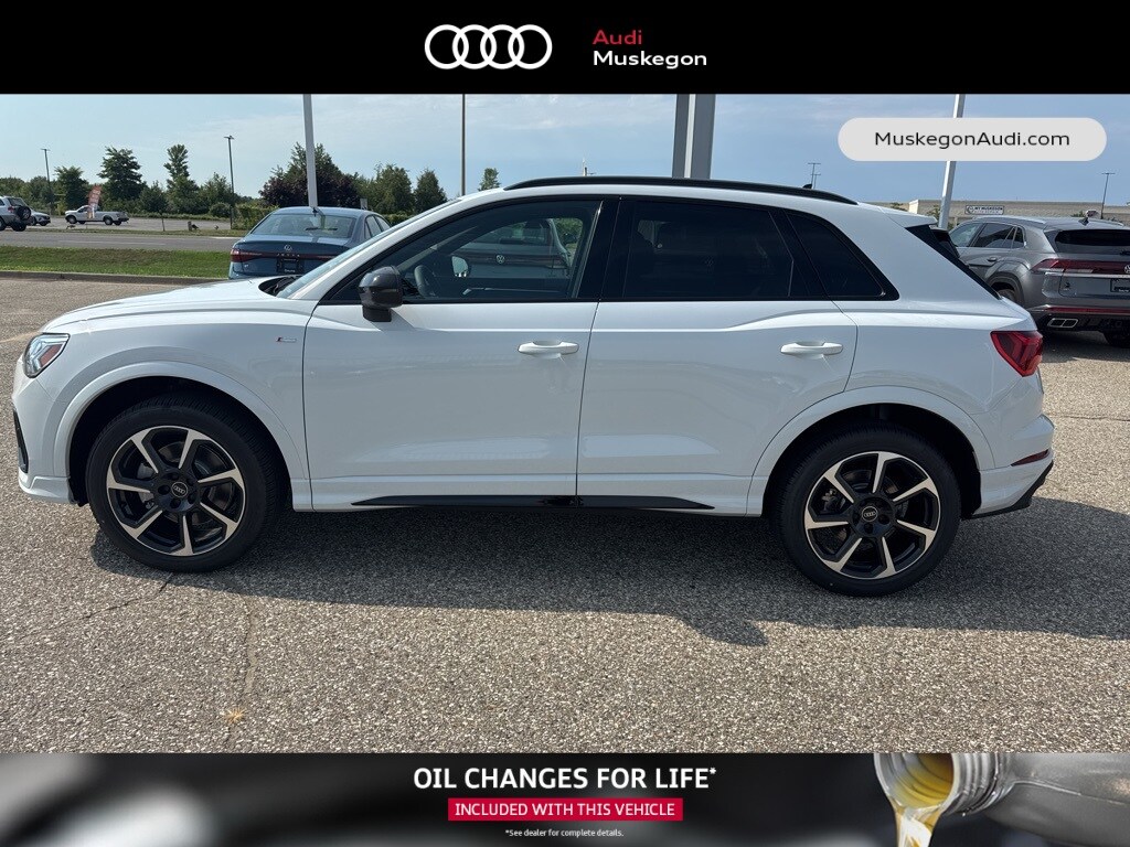 2025 Audi Q3 45 TFSI S line Premium Plus photo 4