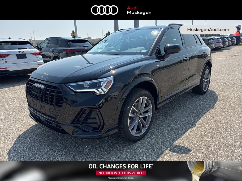 2025 Audi Q3 45 TFSI S line Premium photo 3