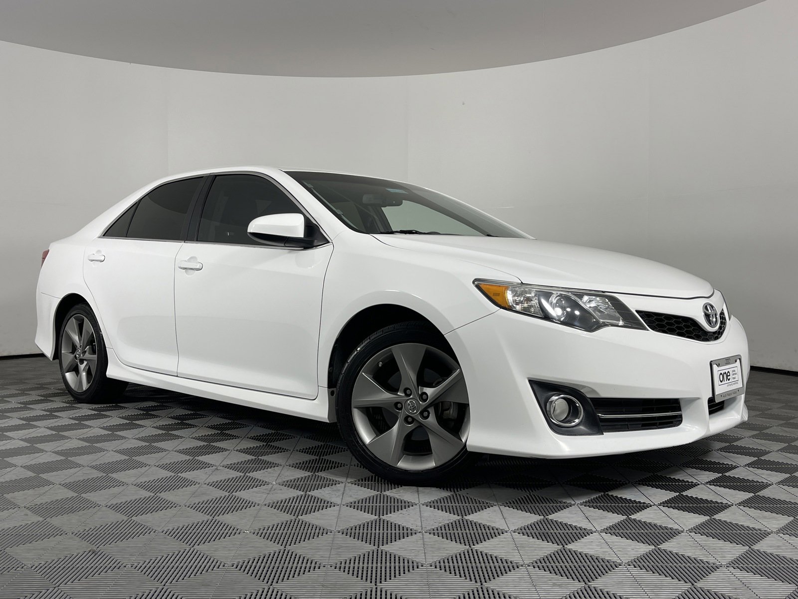 Used 2014 Toyota Camry SE with VIN 4T1BK1FK8EU541231 for sale in Fairfield, CA