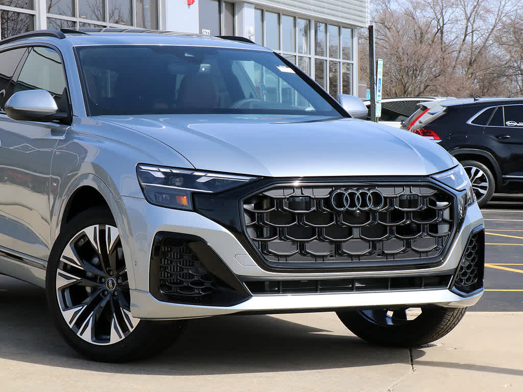 2025 Audi Q8 55 Premium Plus photo 3