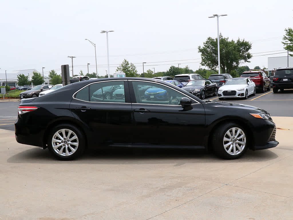 2020 Toyota Camry LE photo 2