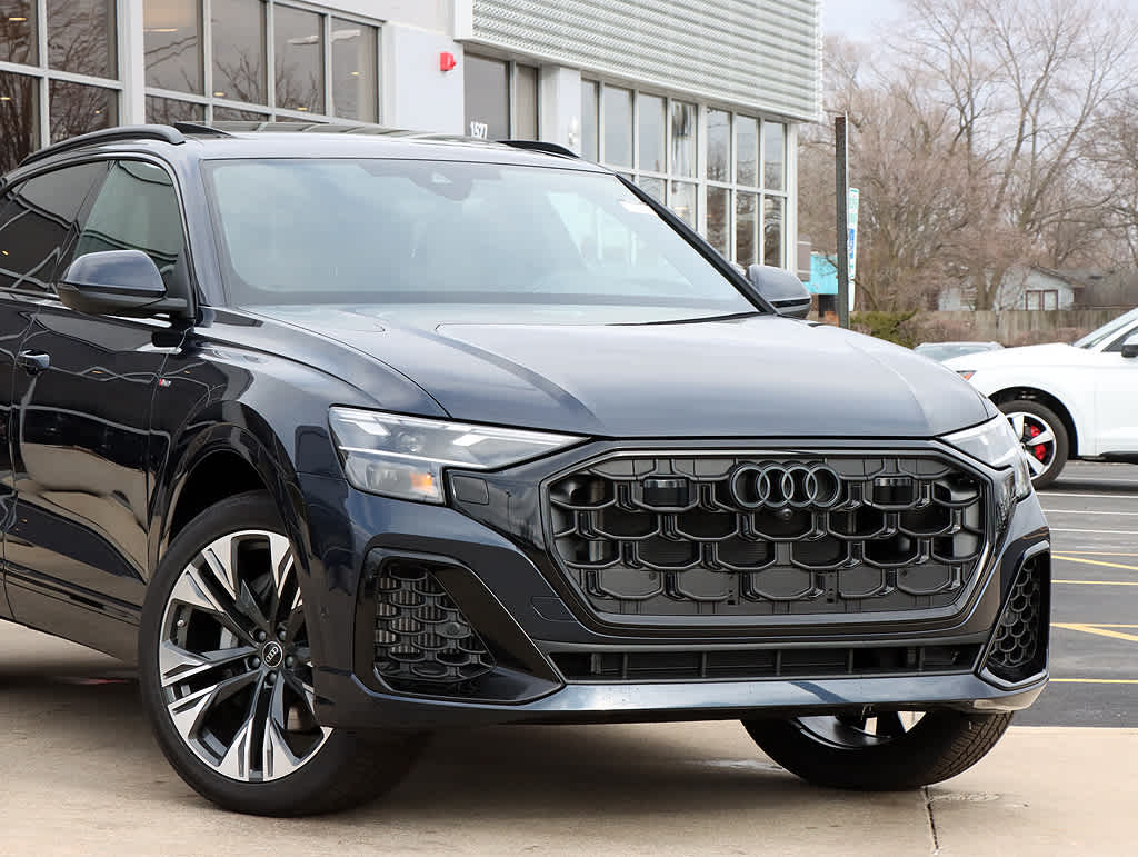 2025 Audi Q8 55 Premium Plus photo 3