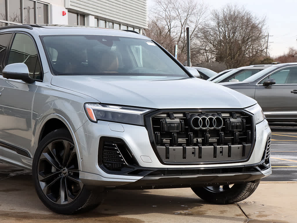 2025 Audi Q7 55 Premium Plus photo 3