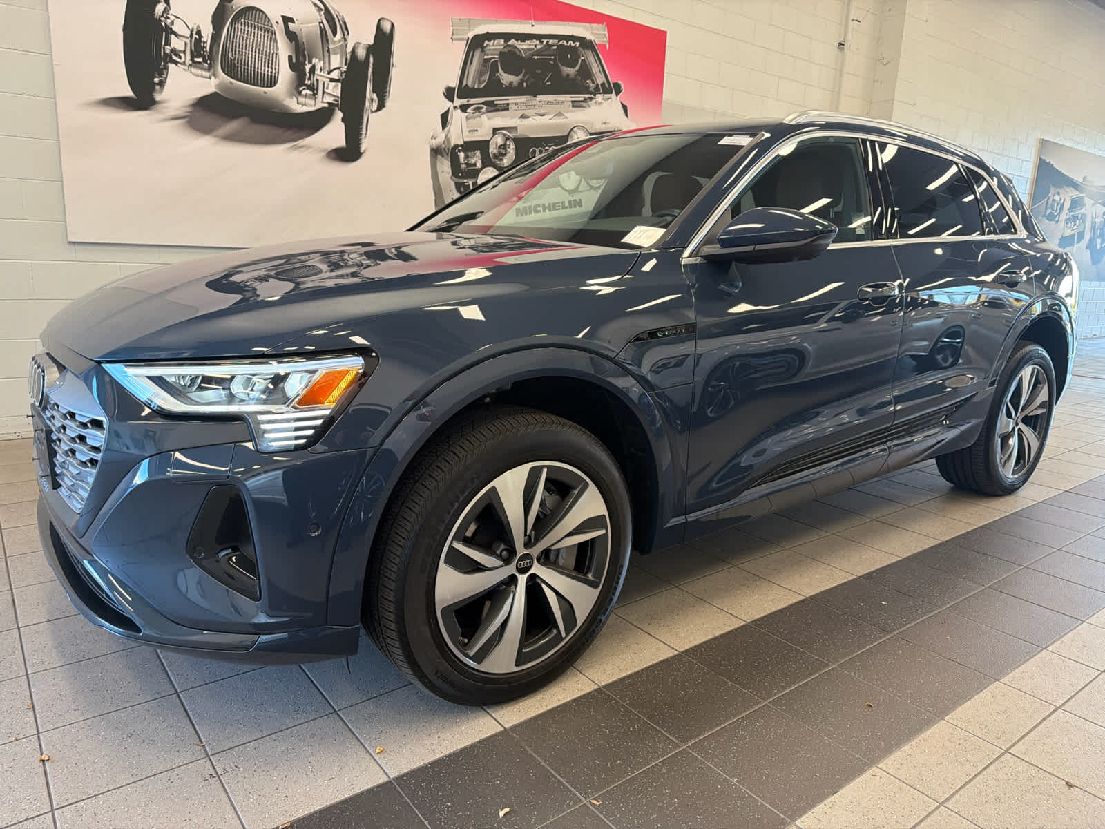  Audi Q8 e-tron