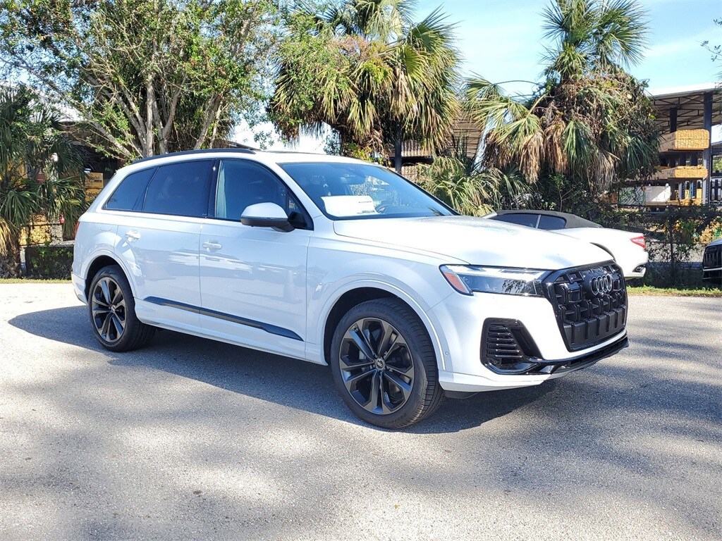 2025 Audi Q7 55 Premium Plus photo 2