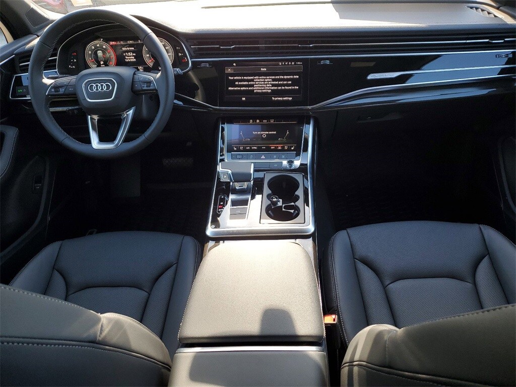 2025 Audi Q7 55 Premium Plus photo 3