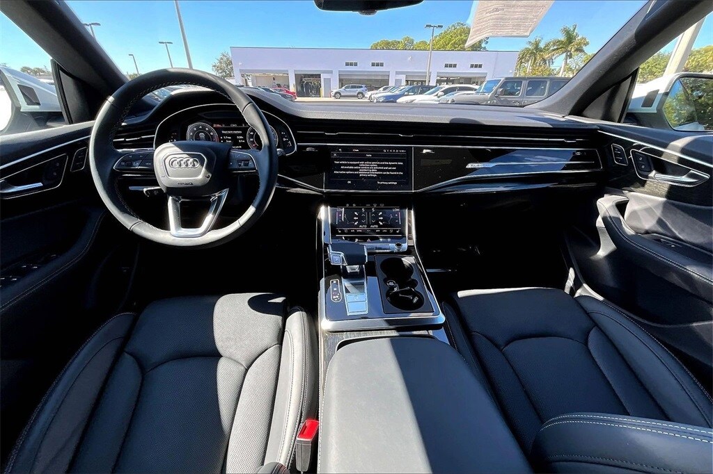 2025 Audi Q8 55 Prestige photo 3
