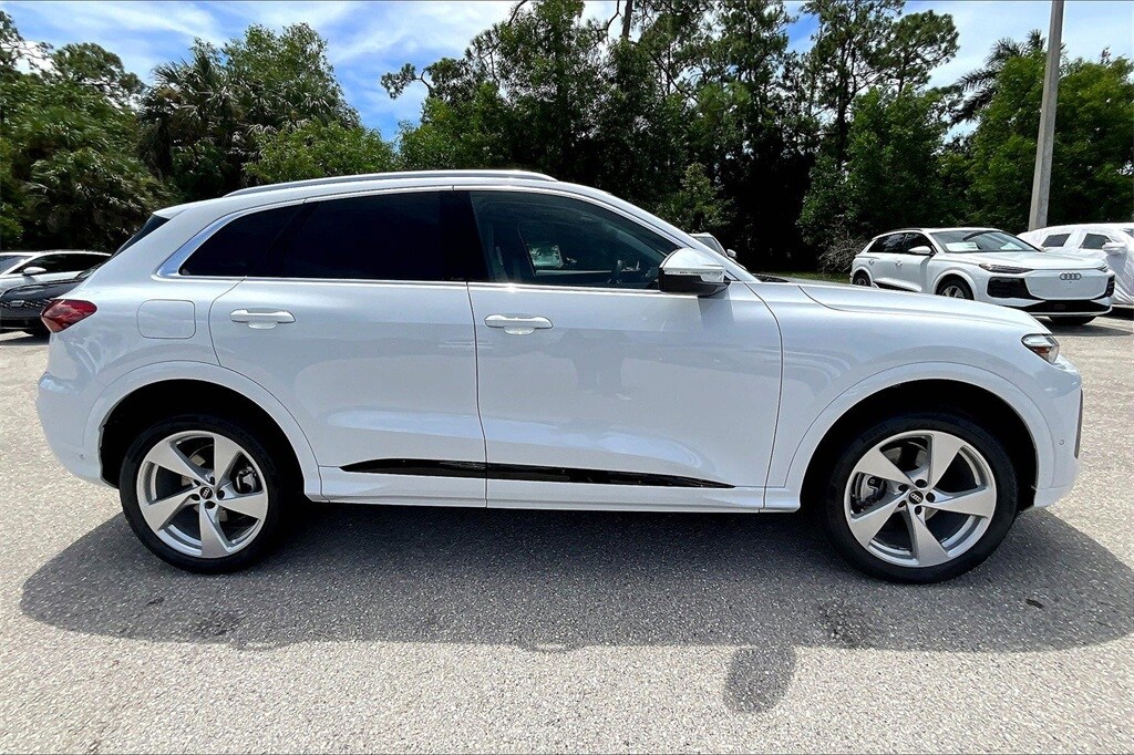2025 Audi Q5 2.0T Premium Plus photo 2