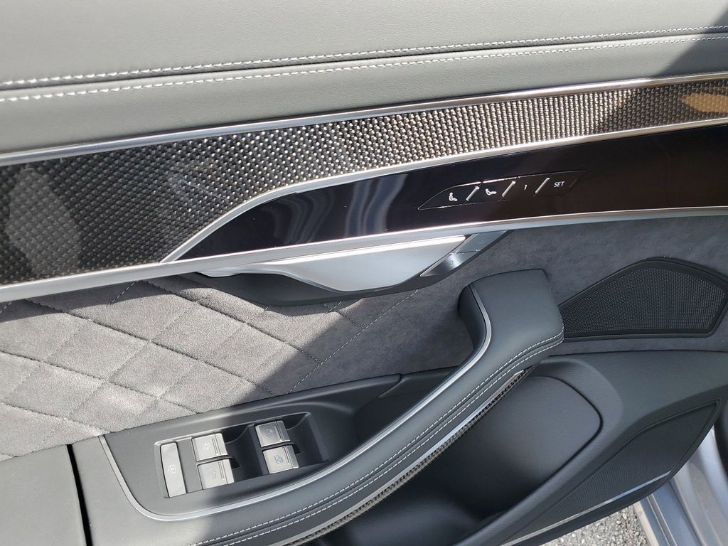 2025 Audi S8 Base - Photo 18