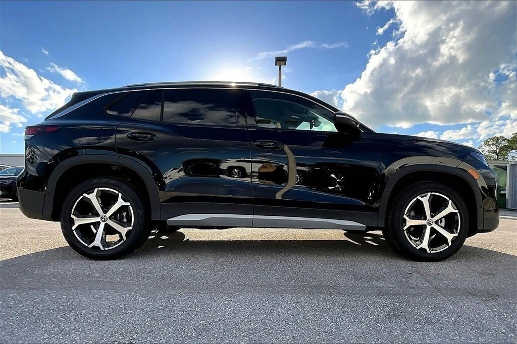 Used 2025 Volkswagen Tiguan 2.0T SE SUV