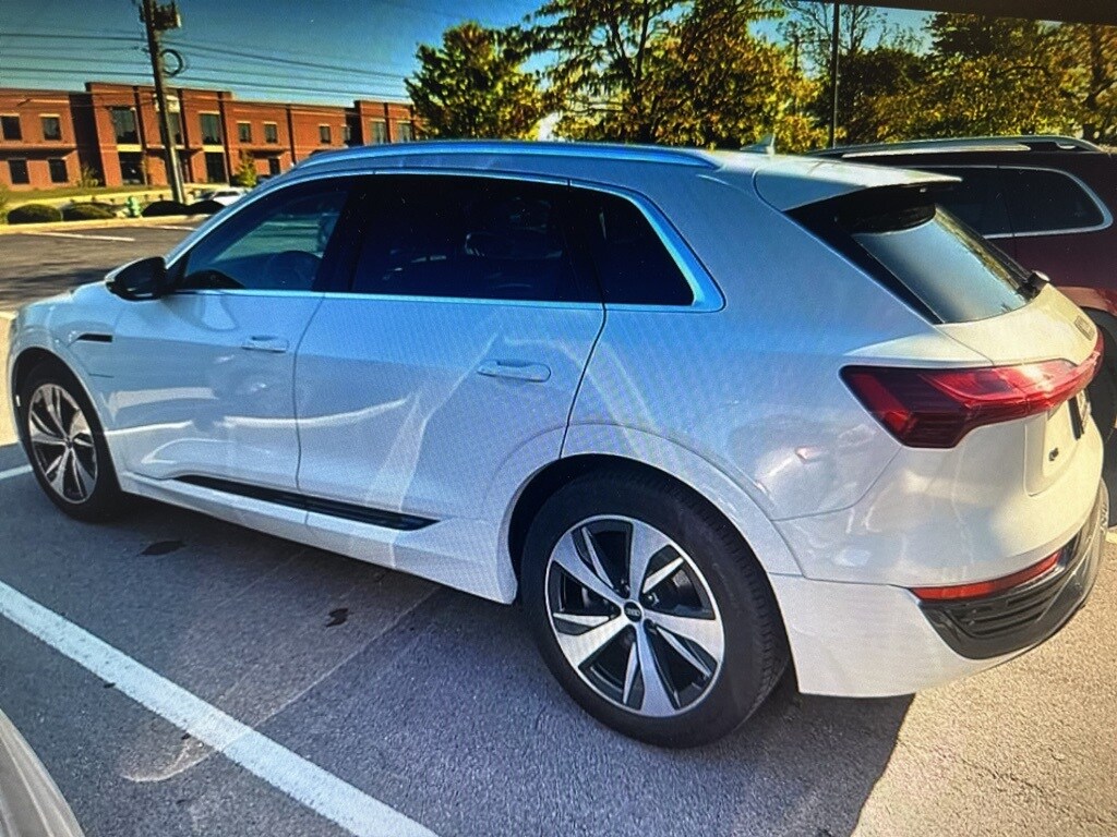 2024 Audi Q8 Premium photo 4