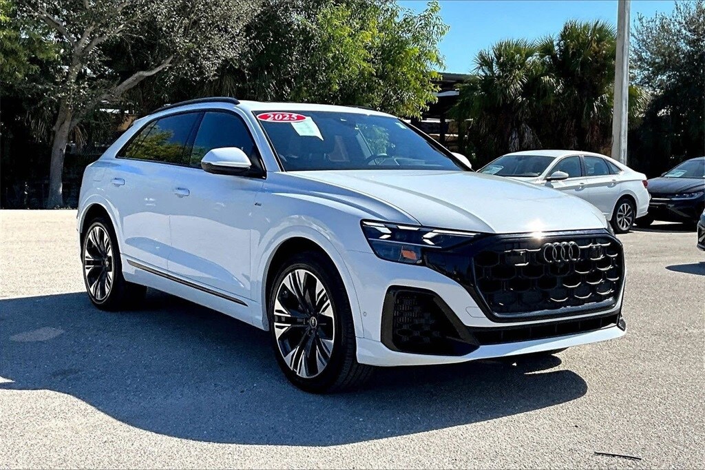2025 Audi Q8 55 Prestige photo 2