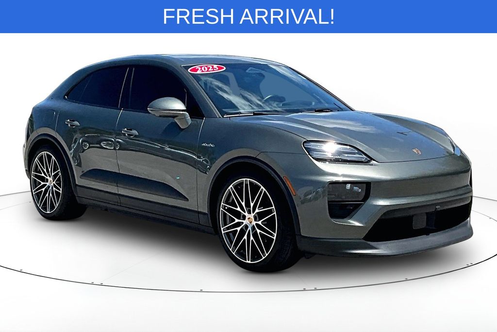 2025 Porsche Macan Macan 4 Electric's photo